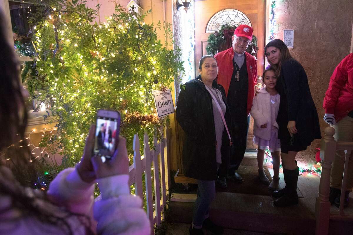 Deacon Dave's Christmas display lights up Bay Area with over 640,000 lights