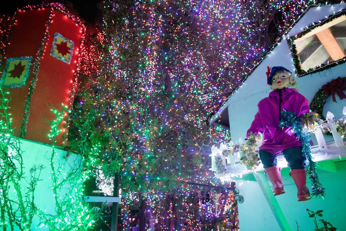 Deacon Dave's Christmas display lights up Bay Area with over 640,000 lights