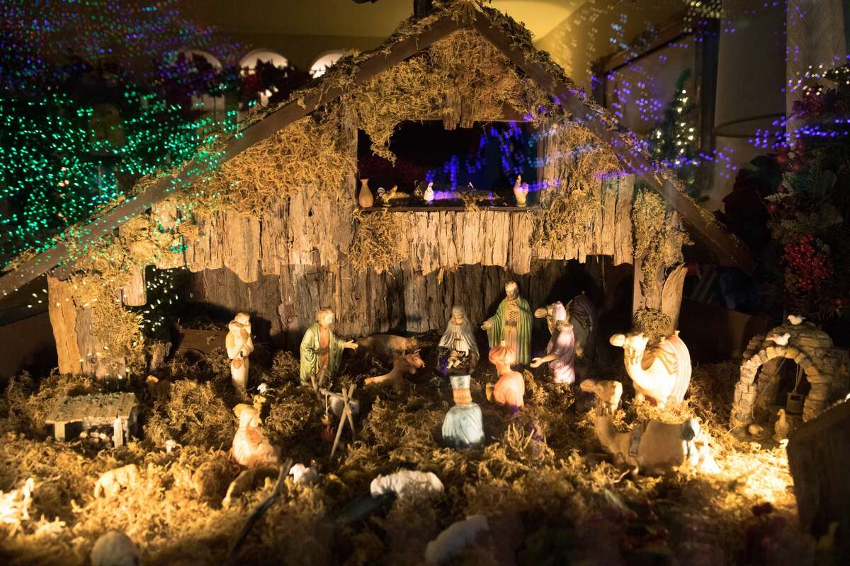 Deacon Dave's Christmas display lights up Bay Area with over 640,000 lights