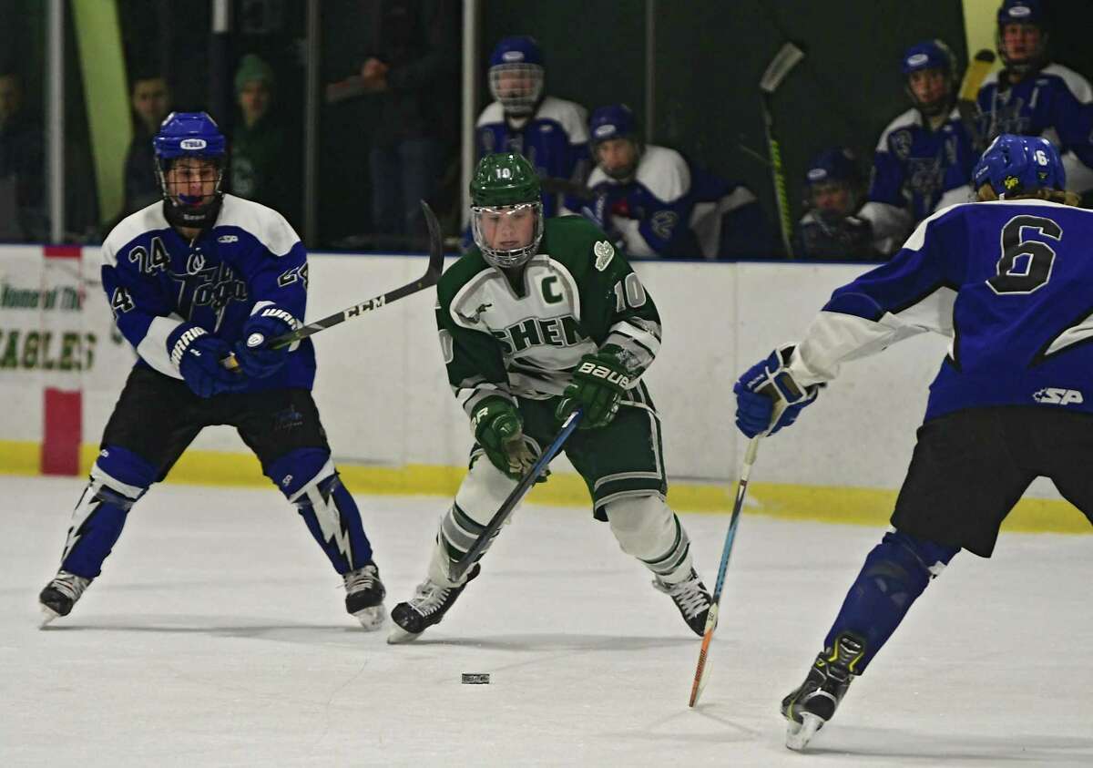 saratoga-hockey-defeats-shenendehowa