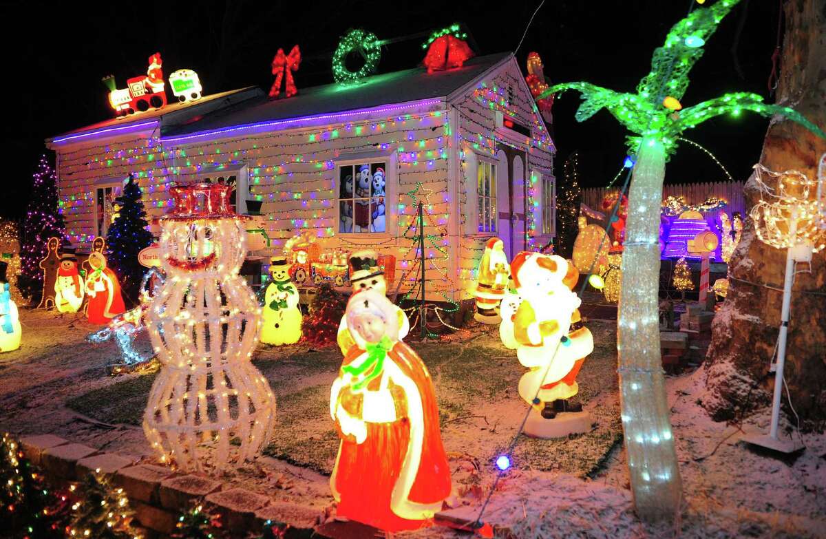 Wonderland on Roseville lights up Fairfield