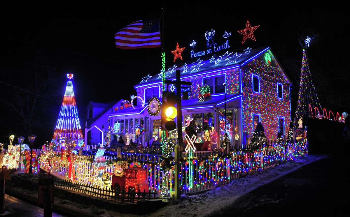 Wonderland on Roseville lights up Fairfield