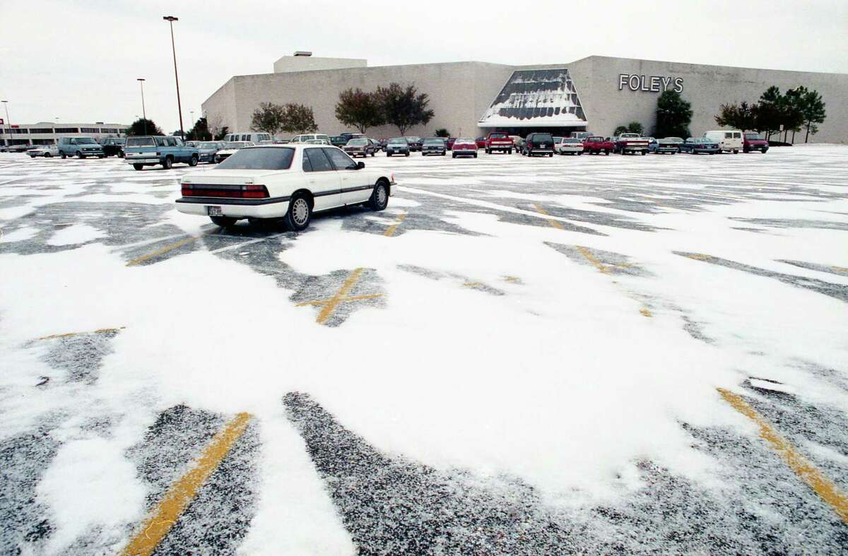 Snow at Greenspoint Mall, Dec. 22, 1989.
