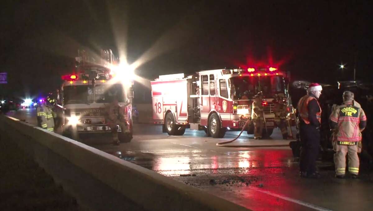 Man killed in onecar, fiery Gulf Freeway crash