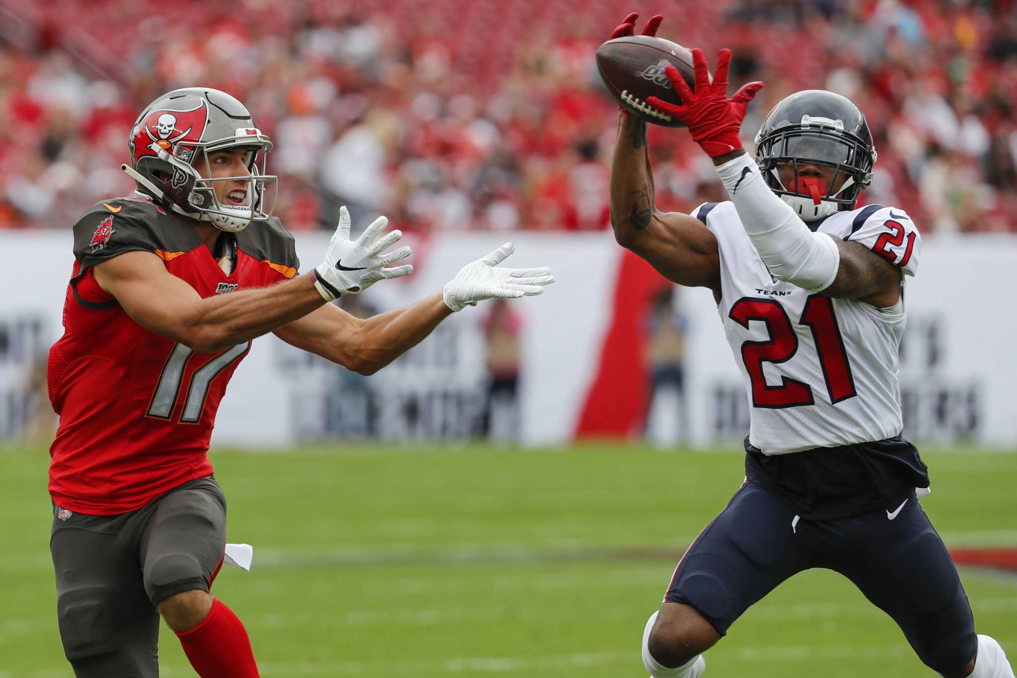 Jamel Dean of the Tampa Bay Buccaneers celebrates a interception