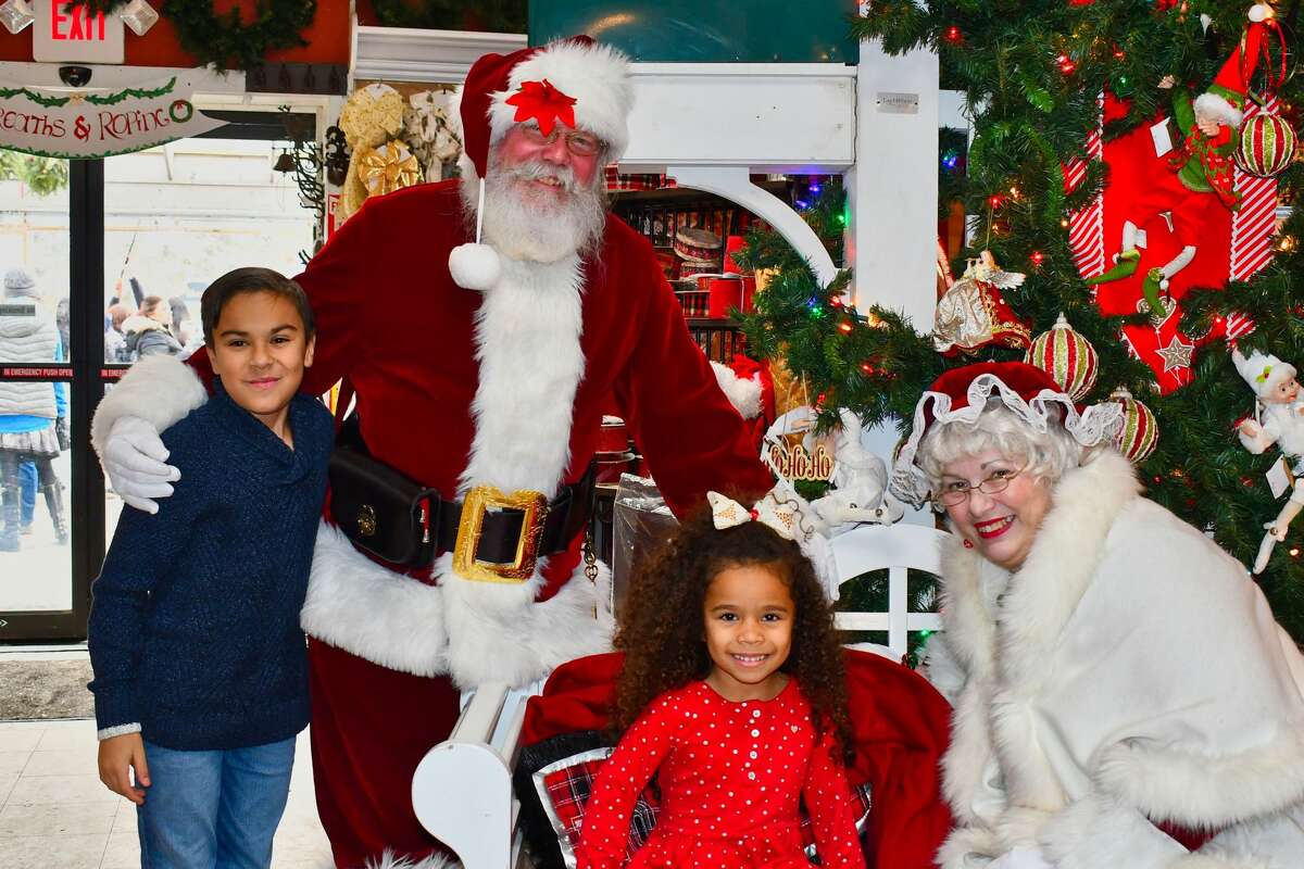 SEEN Santa visits Hollandia Nursery in Bethel 2019