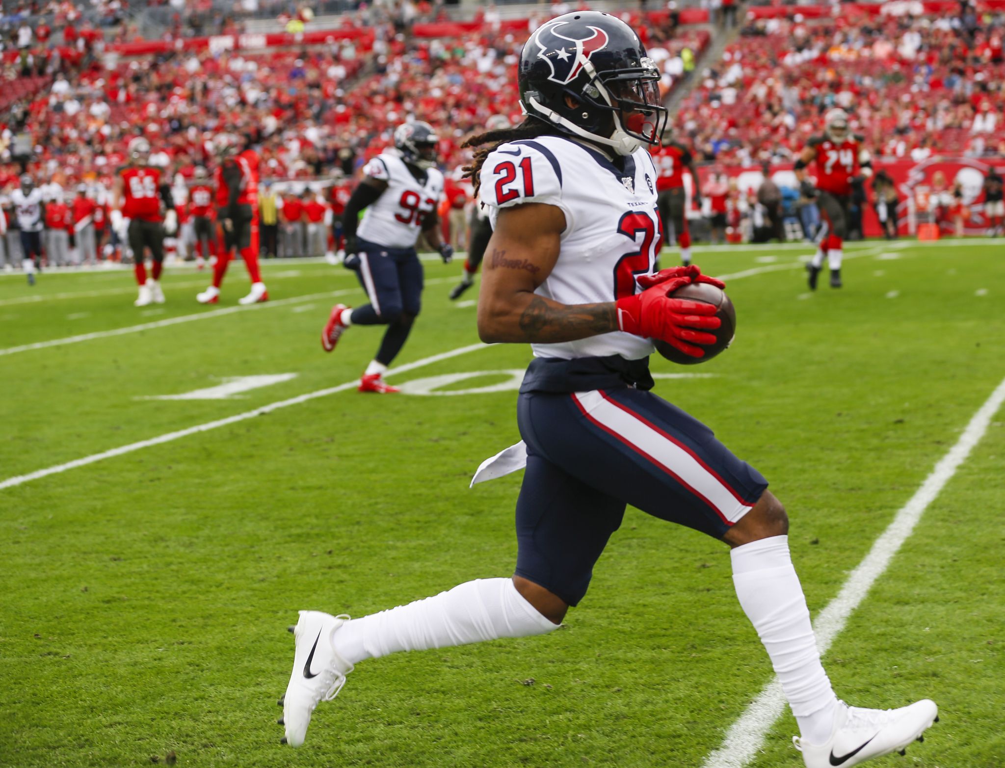 Texans' DeAndre Carter delivers pivotal catch leading to division title