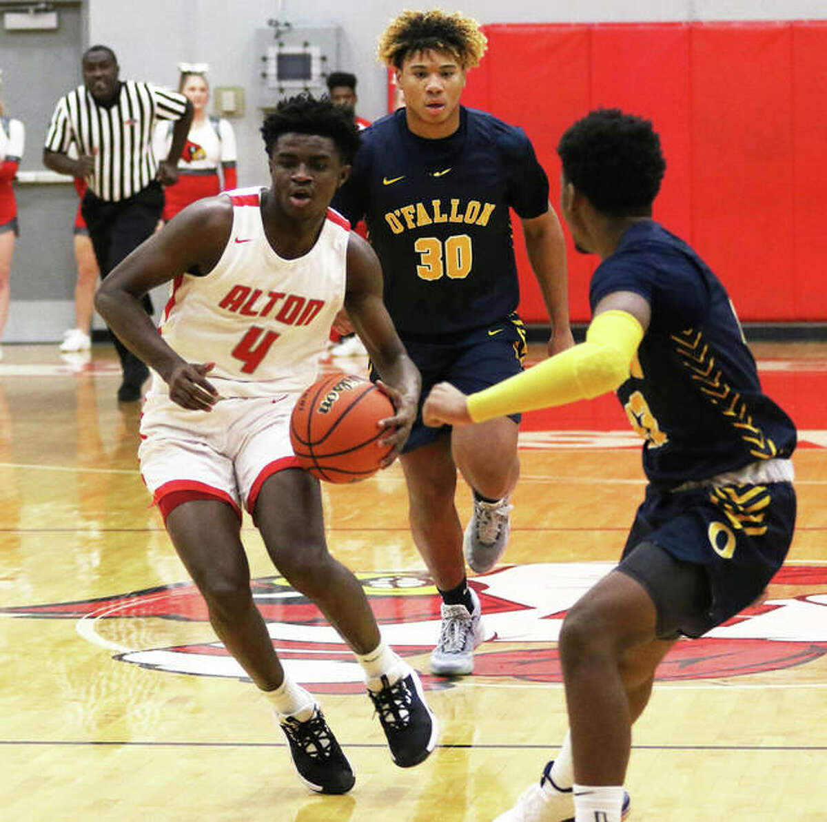 Alton’s Ky’lun Rivers (4) pushes the ball upcourt in a SWC game against O’Fallon on Dec. 10 at Alton High in Godfrey. The Redbirds closed their pre-Christmas schedule Saturday with a victory over Newburgh (Ind.) Castle at the Bosse Winter Classic shootout in Evansville, Ind.