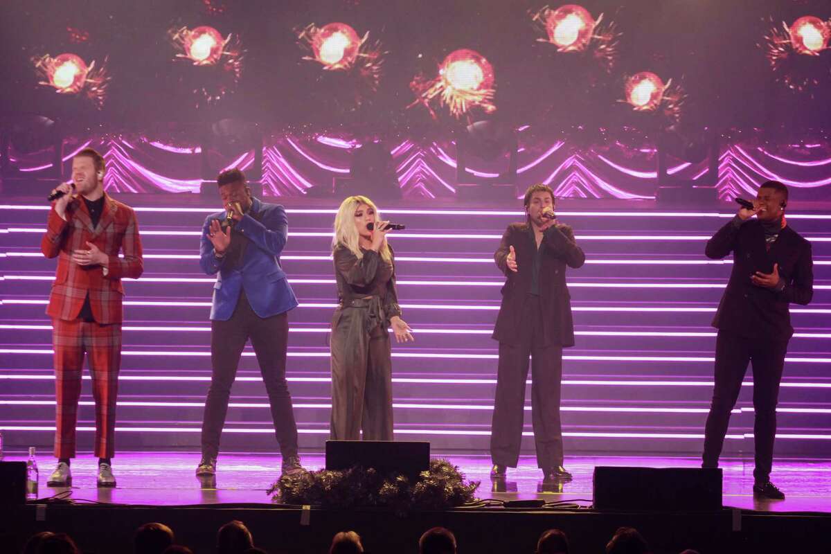 A cappella group Pentatonix hits high note with Houston fans on holiday