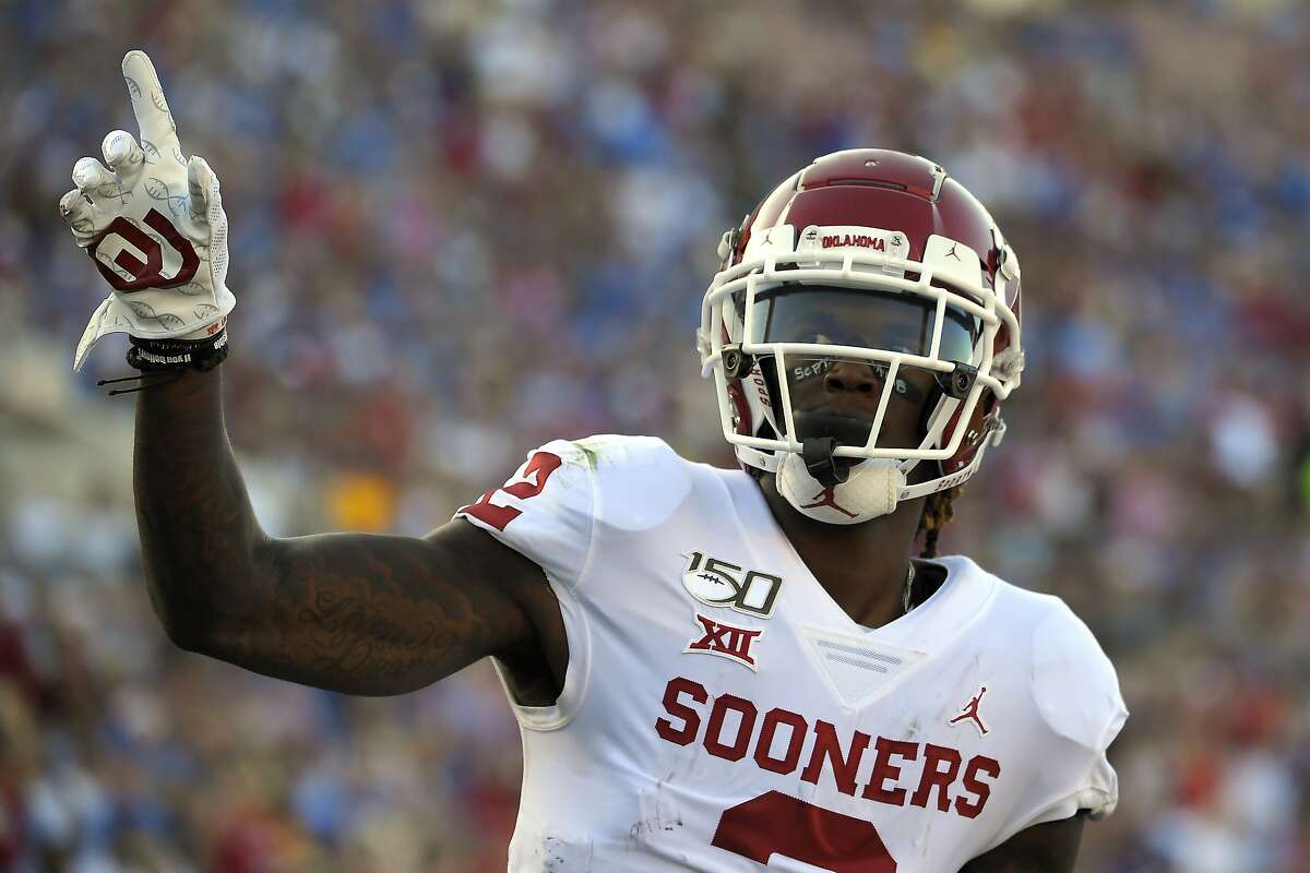 San Francisco 49ers wide receiver Emmanuel Sanders warms up prior