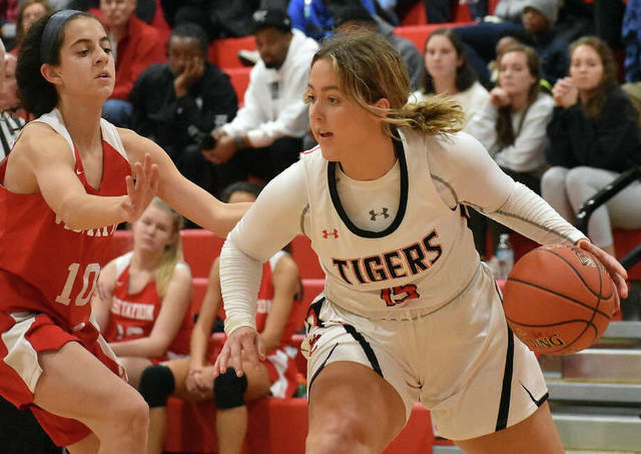 Girls Basketball Tigers Keep Rolling At Viz Tournament The Edwardsville Intelligencer