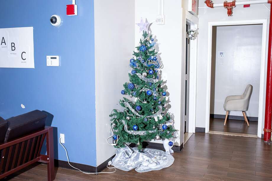 November 20 2019. Queens New York. A christmas tree at the Astoria location.   In New York City, some youth home programs offer alternatives to youth incarceration, in an attempt to create a rehabilitation as opposed to punitive model for youth in the criminal justice system. On Tuesday afternoon, the Chronicle was given a tour of two Sheltering Arms shelter locations in Queens New York. Photo: Natalie Keyssar / Special To The Chronicle