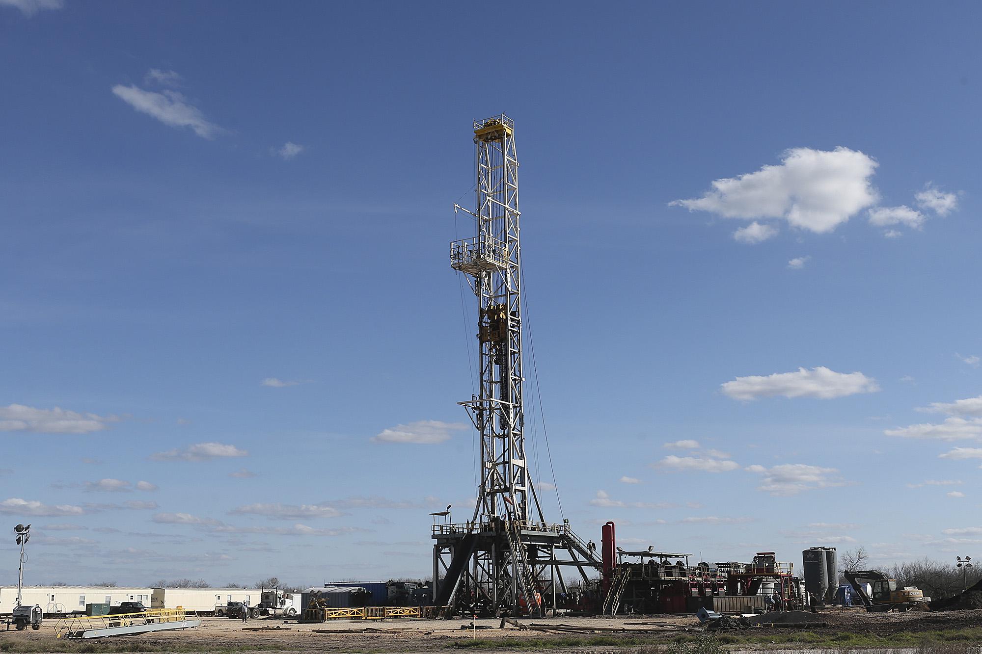 Us Rig Count Plunges By 15