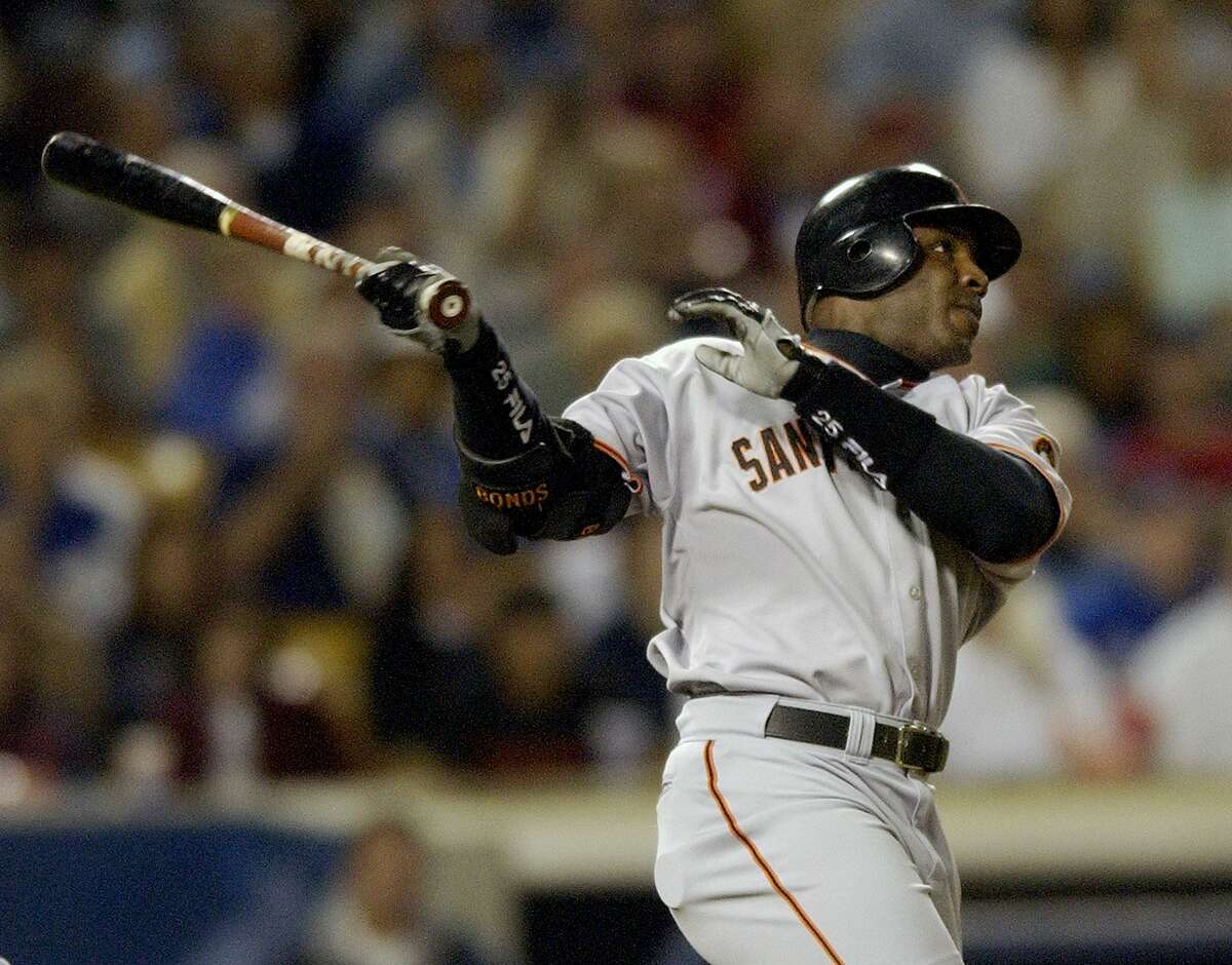 Giants left fielder Barry Bonds hits his 611th career home run in September 2002 against the Dodgers.