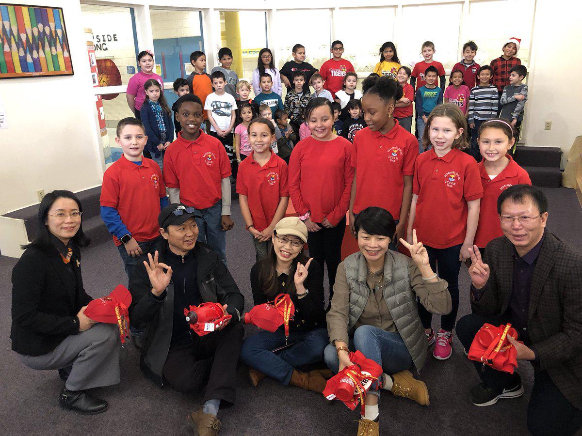 Sunnyside School plays host to Chinese educators