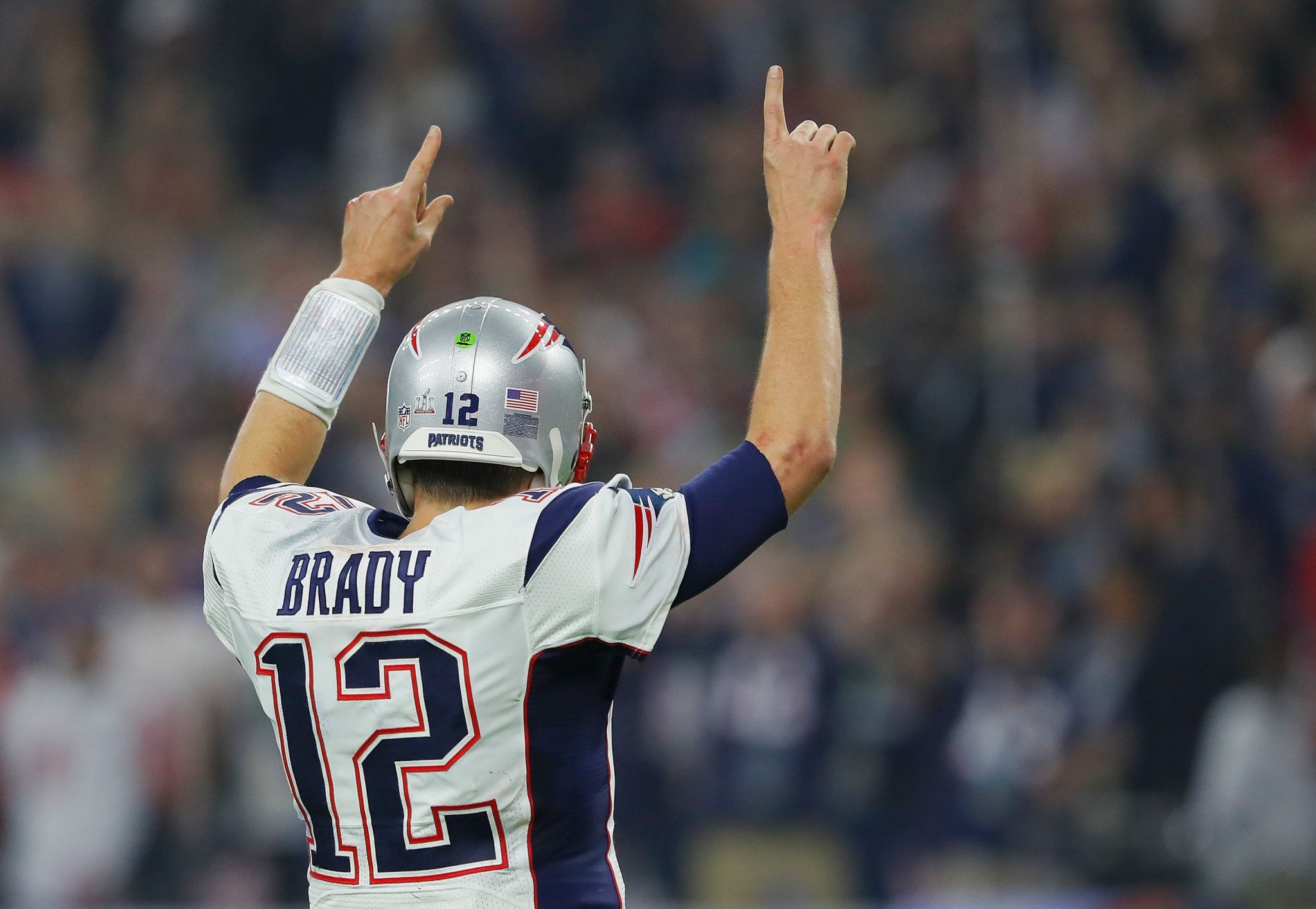 Tom Brady's missing Super Bowl jersey has been found in the possession of  an international media member - Los Angeles Times