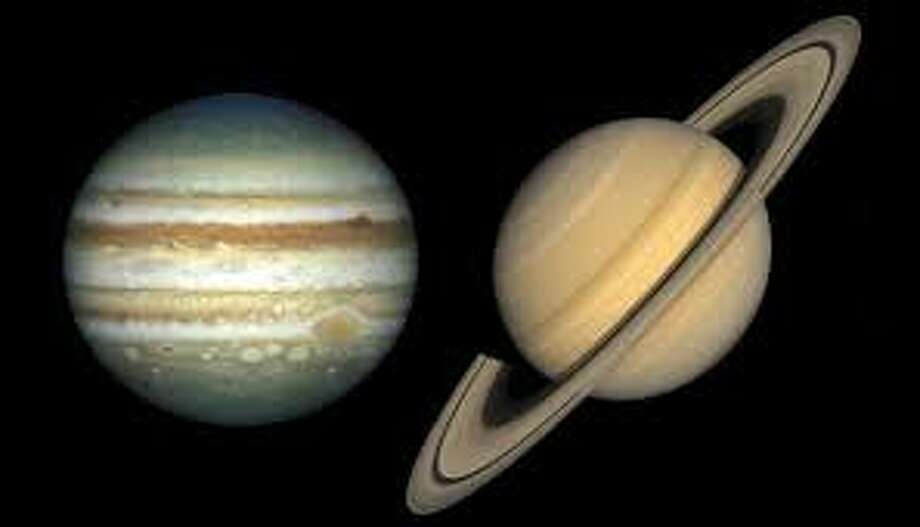 A rendezvous between Jupiter, Saturn and the moon lit up ...