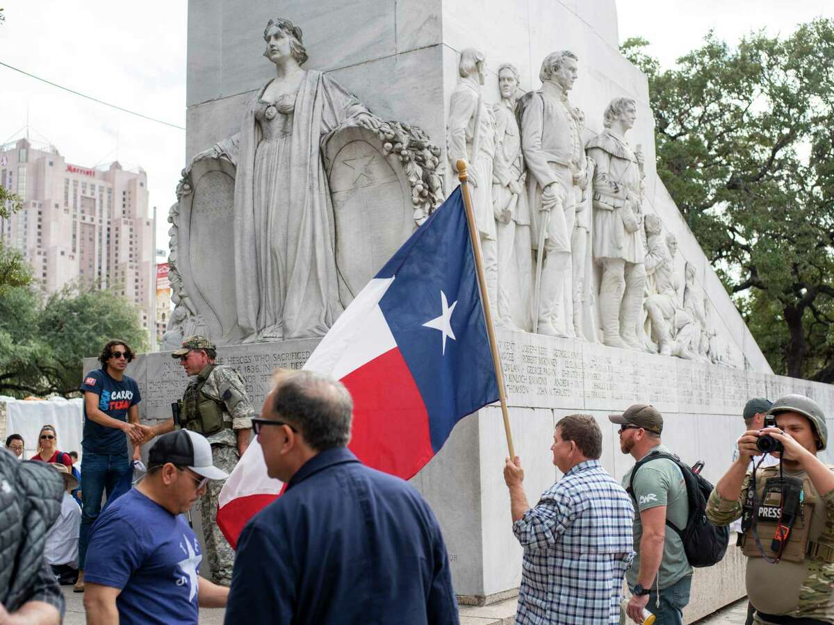 Alamo Cenotaph to stay put — at least for image image picture