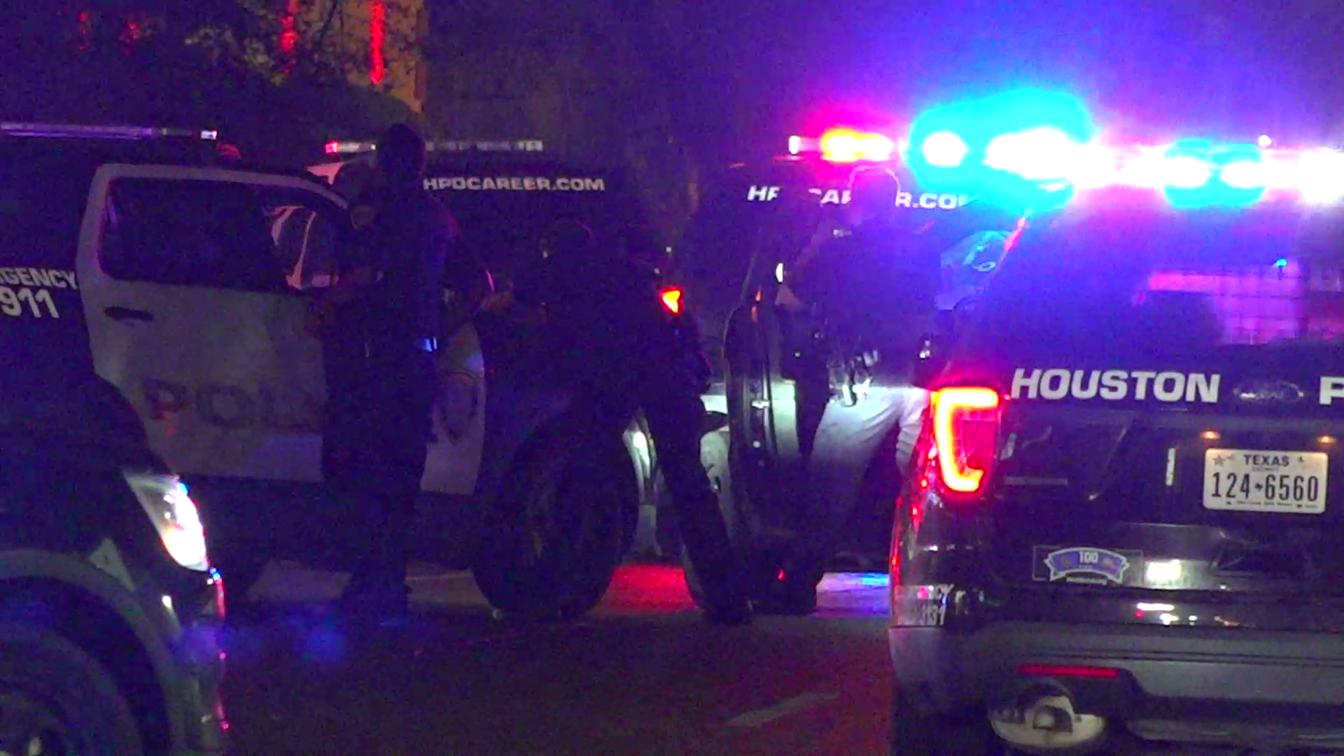 Man arrested after SWAT team standoff inside Houston pawn shop