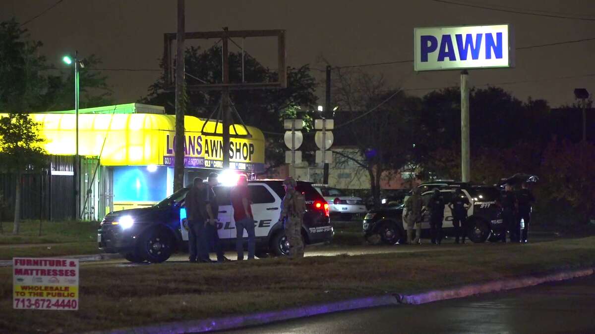 Man Arrested After SWAT Team Standoff Inside Houston Pawn Shop