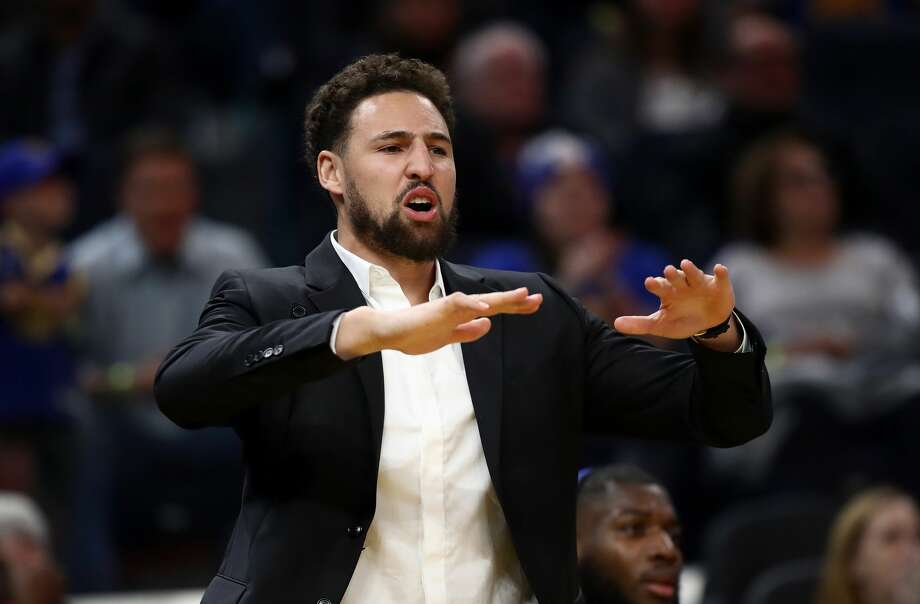 Klay Thompson Was Using His Phone On The Warriors Bench But Did Not Want Anyone To Know Manistee News Advocate