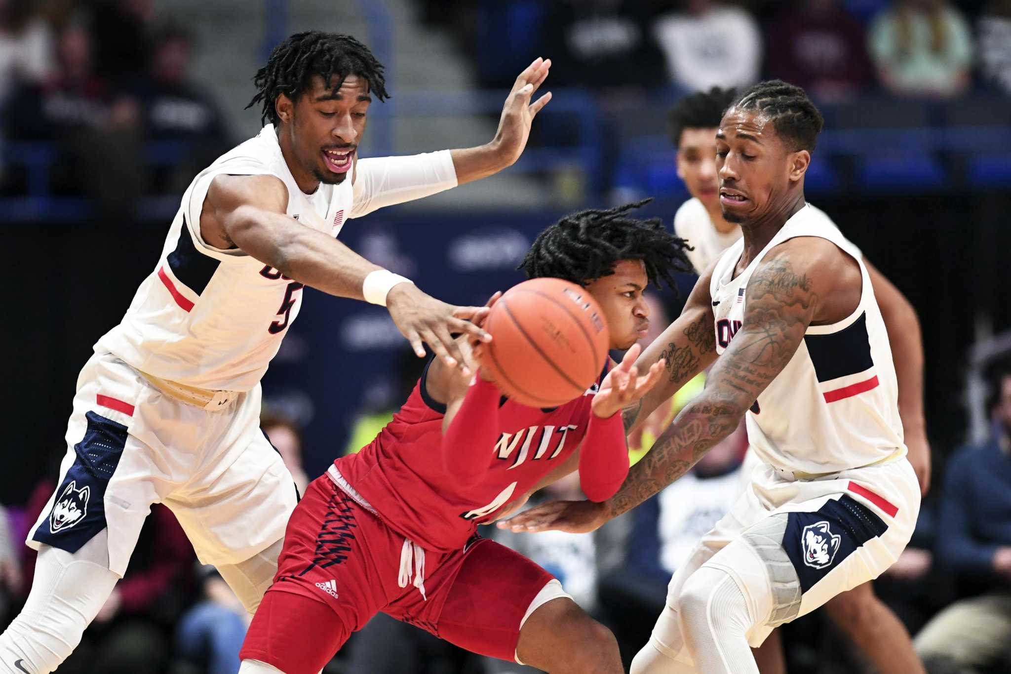 UConn tops NJIT in final preconference tuneup