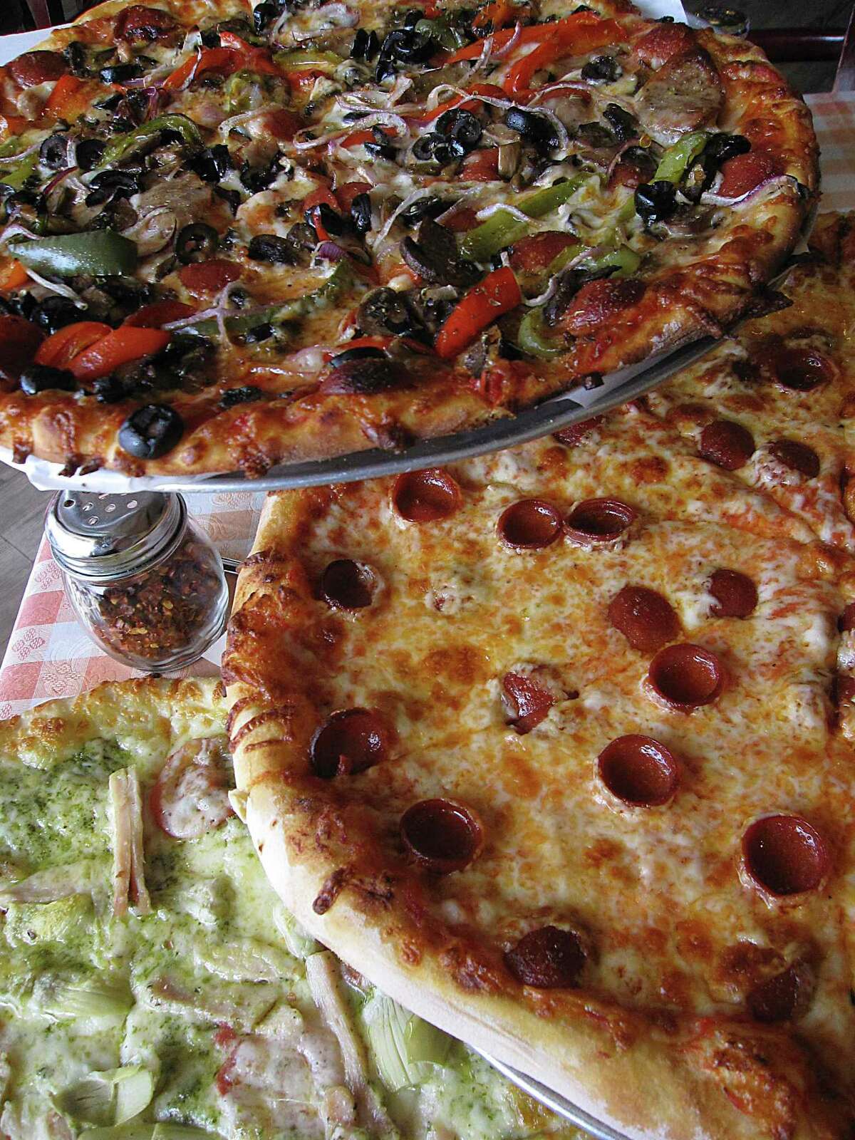 52 Weeks of Pizza Capo’s Pizzeria restaurant scores the first Worth a
