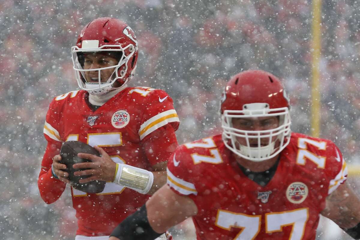 Kansas City Chiefs' left guard Andrew Wylie drops into pass protection for quarterback Patrick Mahomes during a Dec. 15, 2019 game against Denver.