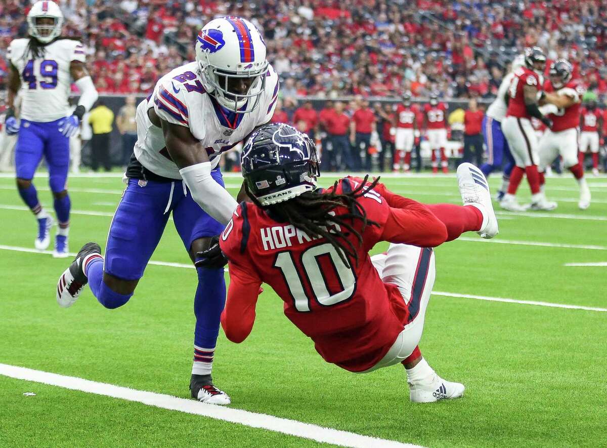 Bills cornerback Tre’Davious White (27) couldn’t prevent this touchdown catch by wide receiver DeAndre Hopkins when the Texans beat Buffalo 20-13 at NRG Stadium last season.