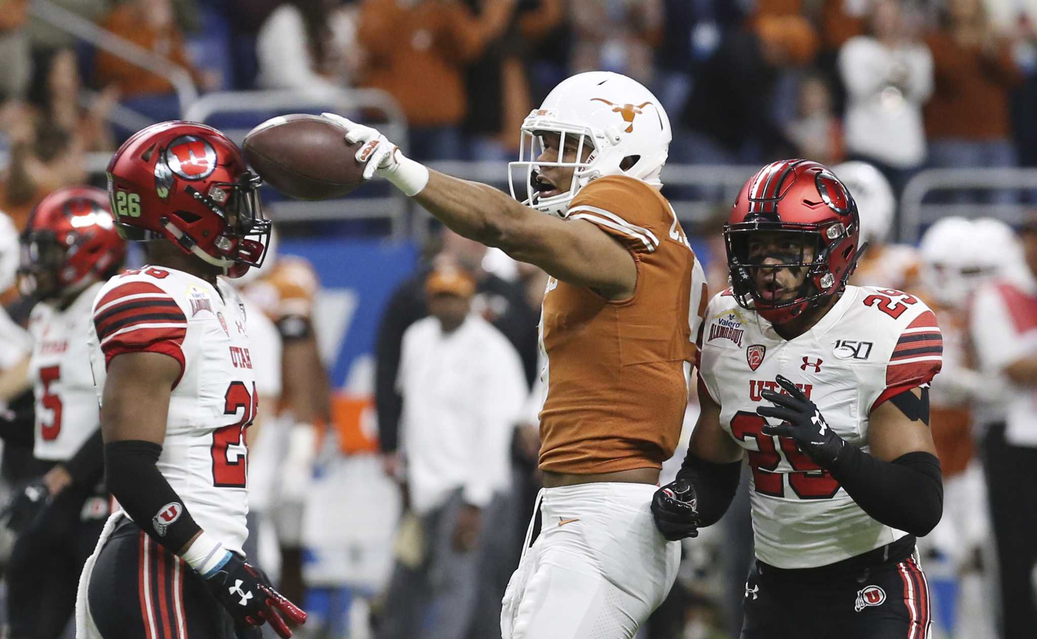 Texas Longhorns ride offensive explosion to blowout win against Utah