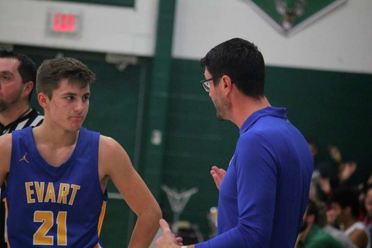 Evart's Haidyn Simmer talks with coach Kris Morgan during a game against Pine River on Dec. 19. (Herald Review photo/John Raffel)