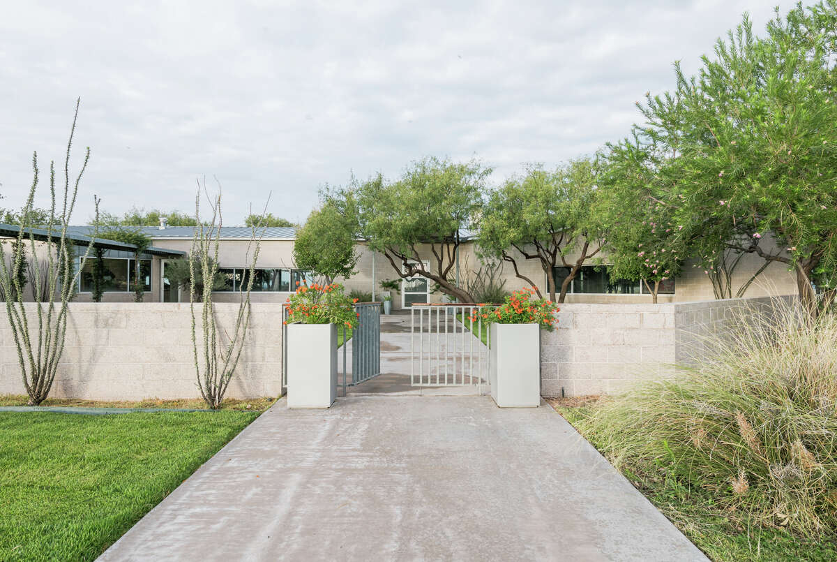 Book a Marfa, Texas ranch made famous by Beyonce, built by renowned Houston  architect