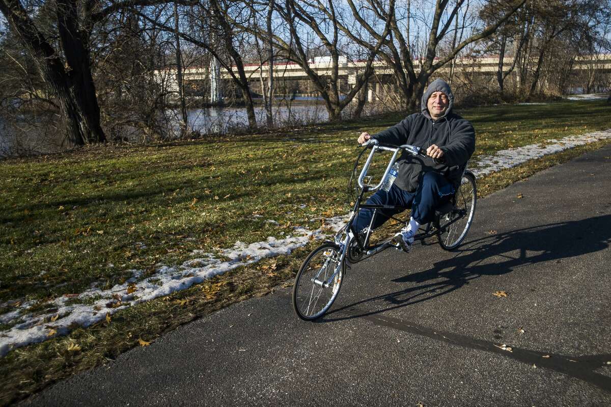 Steve Goff rides his bicycle near the Tridge Thursday, Jan. 2, 2020. (Katy Kildee/kkildee@mdn.net)