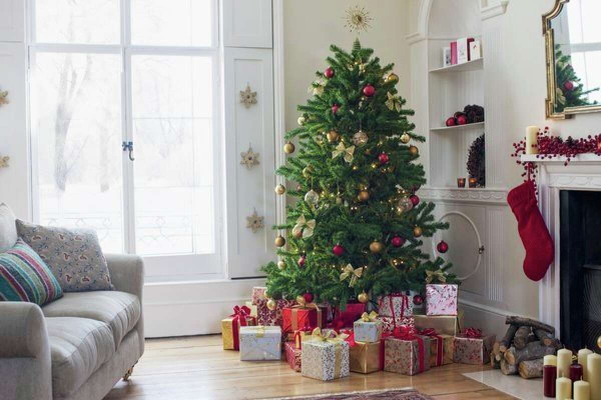 Residents encouraged to remove Christmas trees