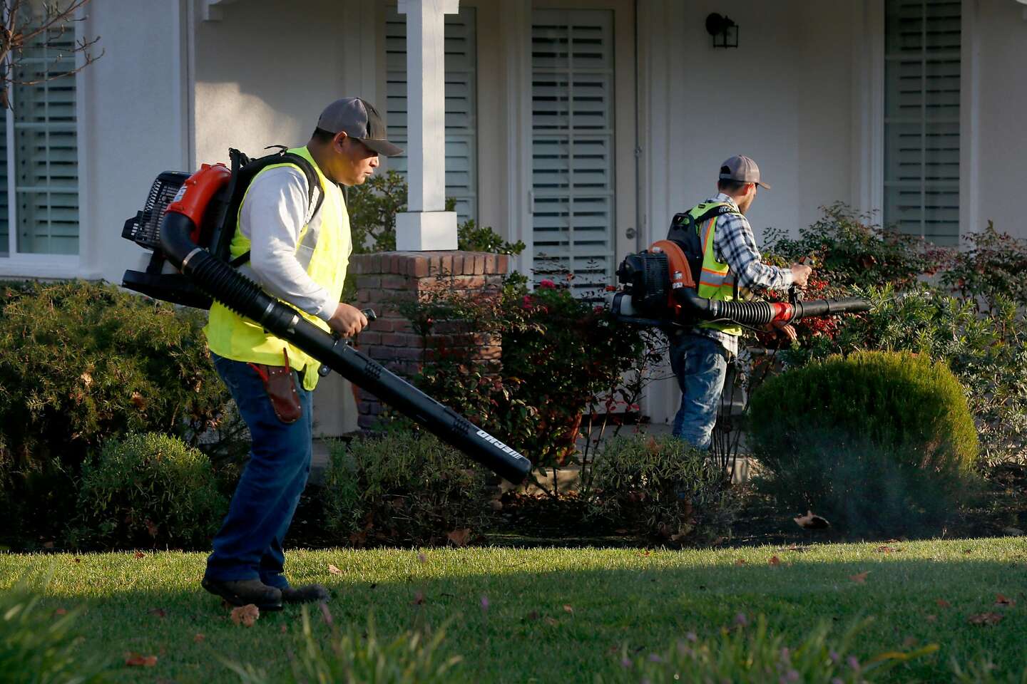 California’s latest pollution push: Banning gas-powered mowers and blowers