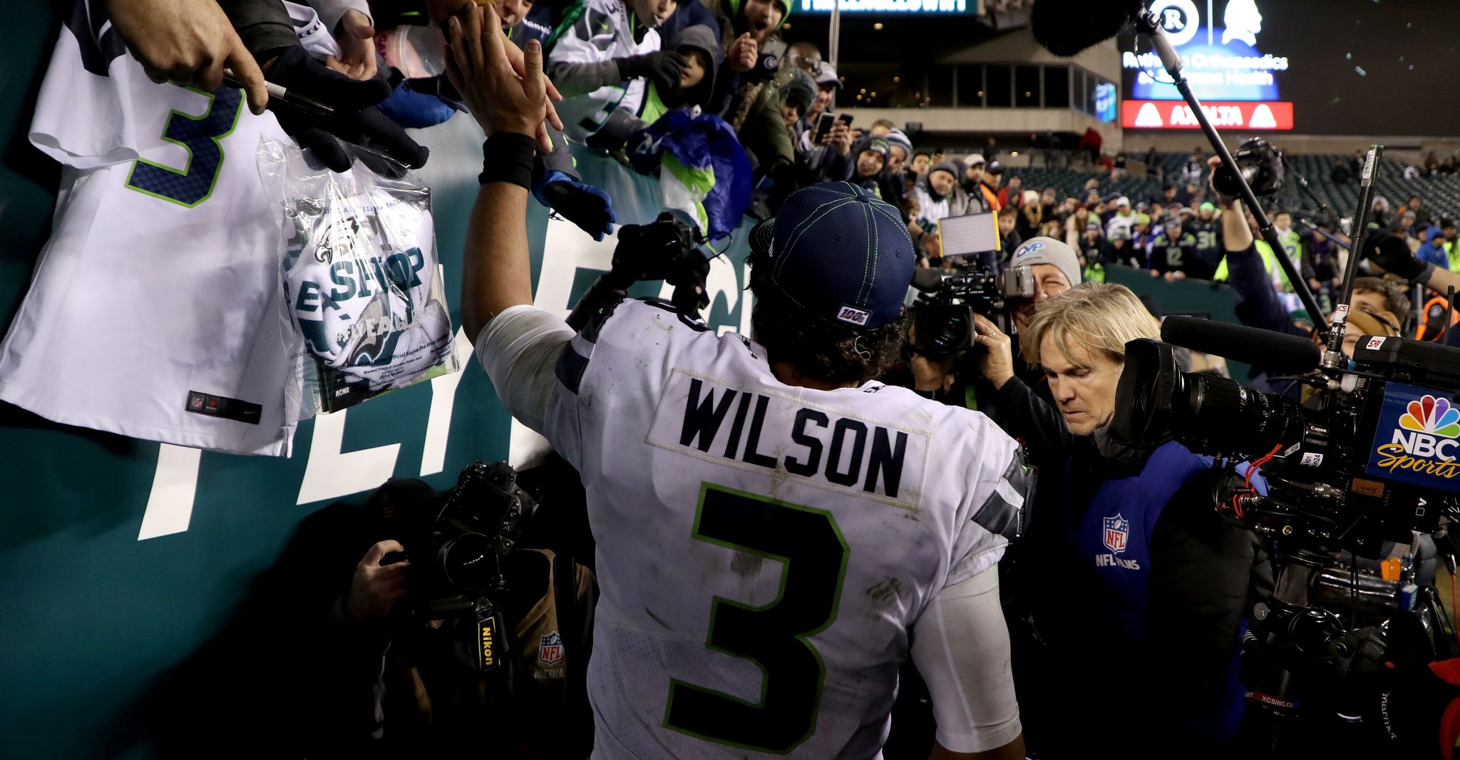 Wilson leads Seahawks past Eagles 17-9 in wild-card round playoff came