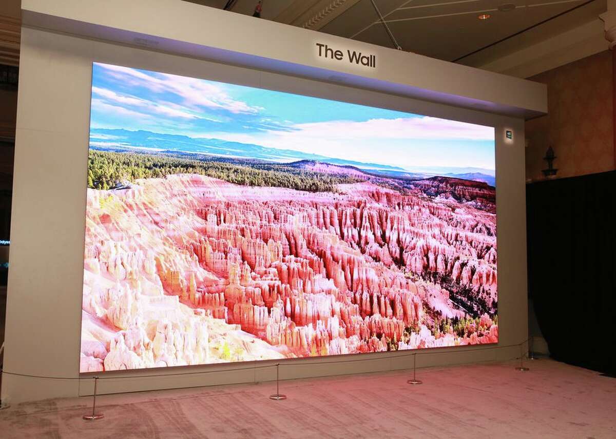 Самый большой телевизор. Samsung the Wall 292. Самый большой телевизор Samsung 110 дюймов. 292 Дюйма телевизор Samsung. The Wall телевизор.