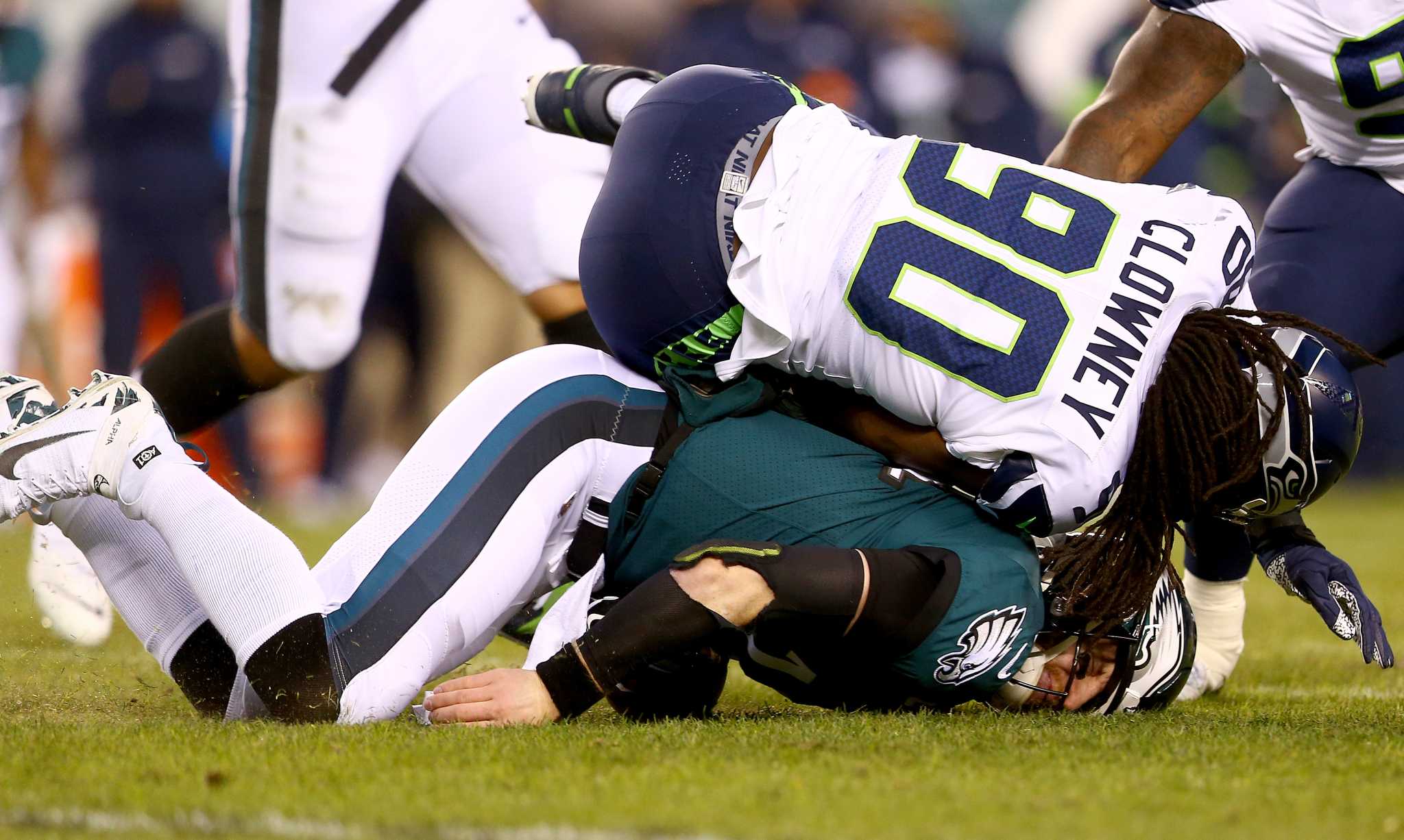 Wilson leads Seahawks past Eagles 17-9