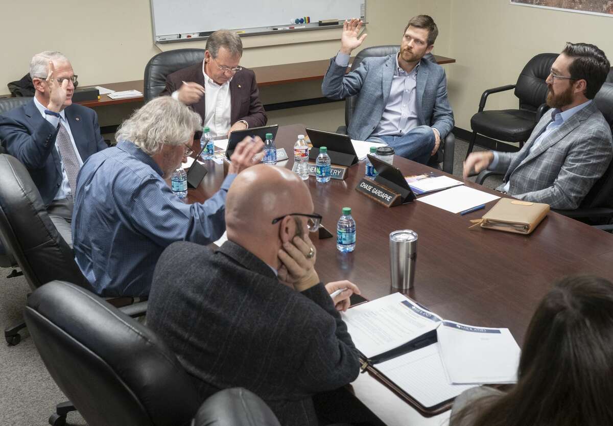 Members of the MDC board vote unanimously to continue with a contract for Kepler Aerospace to utilize space and equipment at the Midland Air and Space Port 01/06/20 during the January meeting at city hall. Tim Fischer/Reporter-Telegram