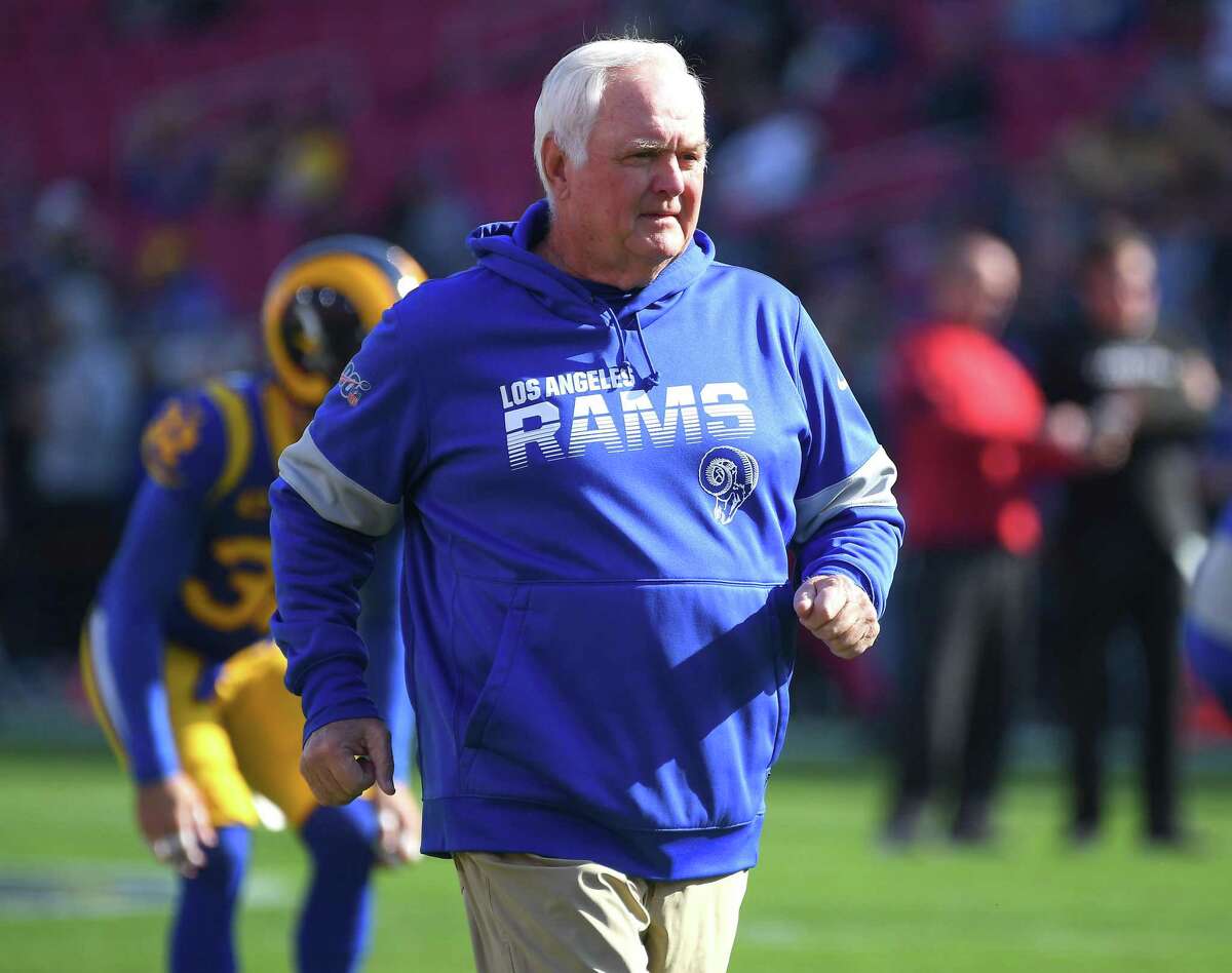 LOS ANGELES, CA - DECEMBER 29: Defensive coordinator Wade Phillips of the Los Angeles Rams walks on the field during pregame warm up for the game against the Arizona Cardinals at the Los Angeles Memorial Coliseum on December 29, 2019 in Los Angeles, California. (Photo by Jayne Kamin-Oncea/Getty Images)