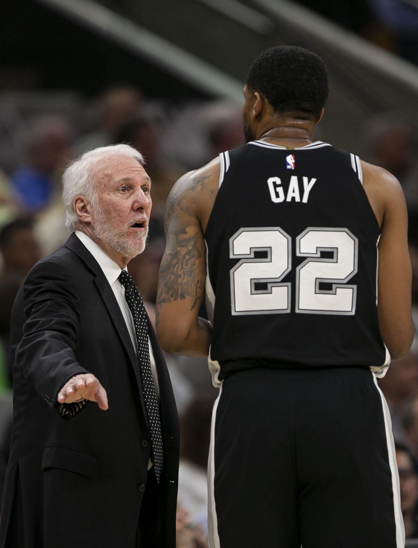 Spurs hit 19 3-pointers to stop NBA-best Bucks, 126-104