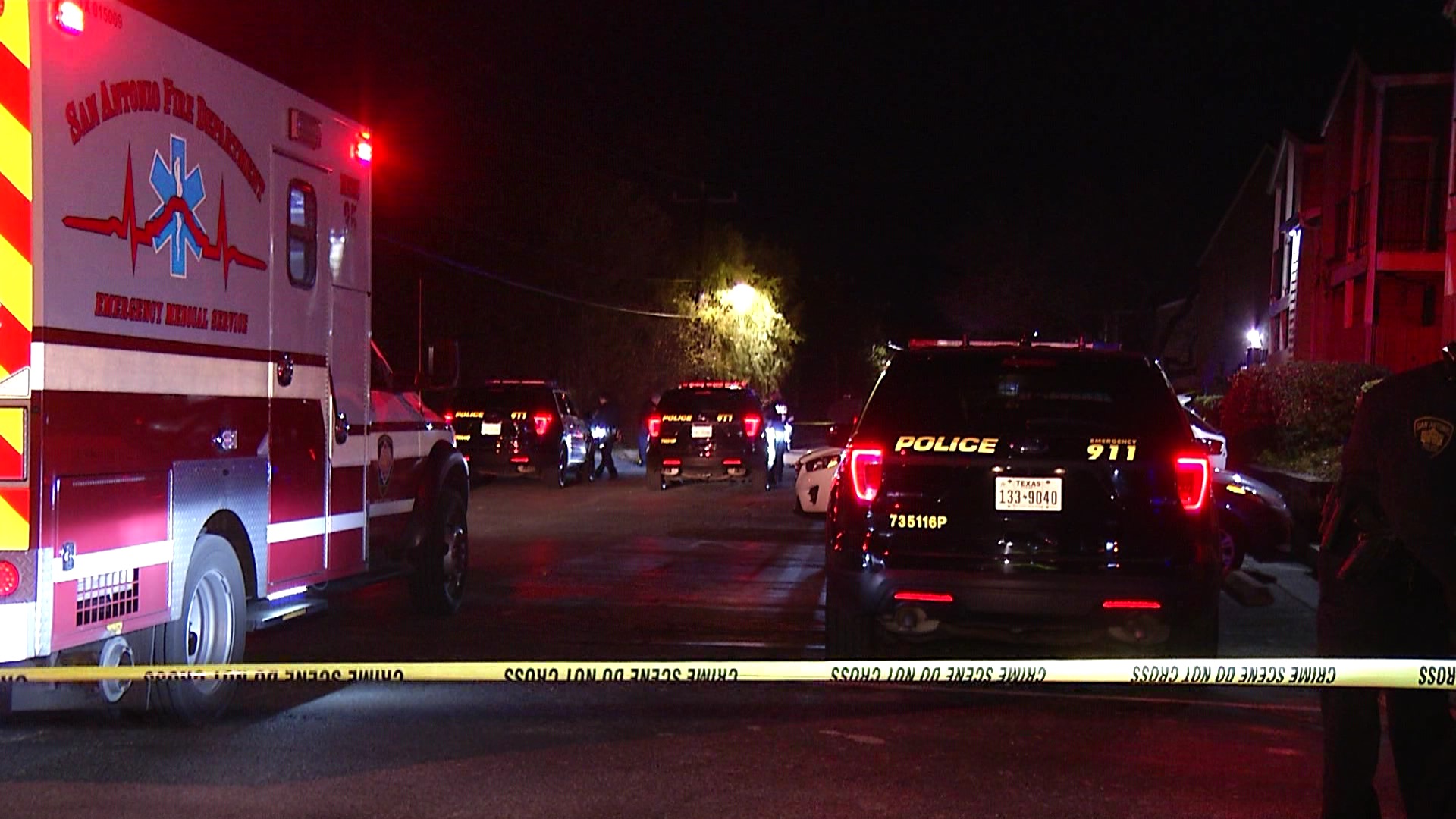 Police ID man shot, killed in Northwest Side apartment's parking lot