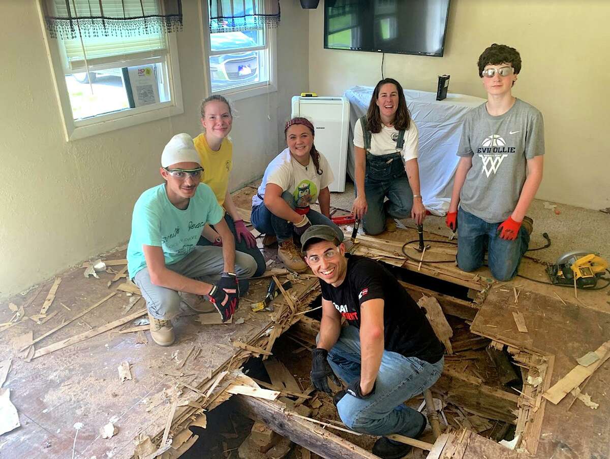 A home-repair team from Jesse Lee ASP breaks through a floor due for replacement while volunteering last summer in Washington County, Tennessee: (clockwise from left) Jeevan Chana, Olivia Nazworth, Julia Palmiotto, Jenny Seal, Will Magee and Ramzey Prentiss. High-school students and adults interested in participating for the first time in Appalachia Service Project this summer can attend a no-obligation informational meeting on Thursday, Jan. 23, at 7:30 p.m. at Jesse Lee Memorial United Methodist Church. Get all the details at www.jesseleeasp.org.