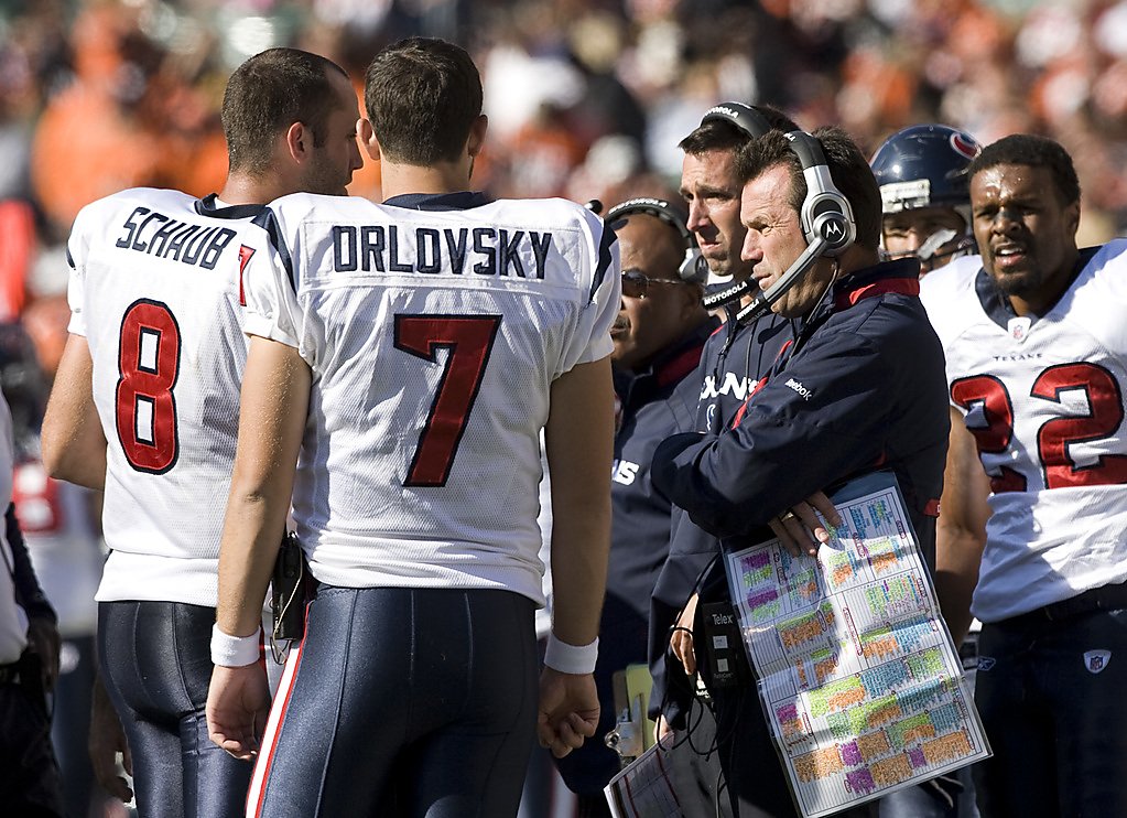 Houston Texans Matt Schaub and head coach Gary Kubiak talk in a