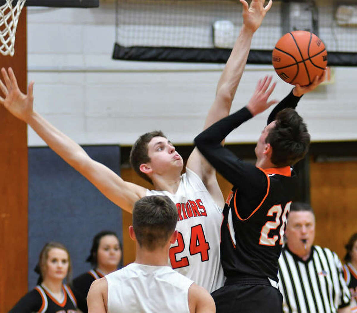Calhoun’s Ben Eberlin (24) scored 11 points in his team’s victory over Gillespie Tuesday night. He is shown in action earlier this season against Hillsboro.