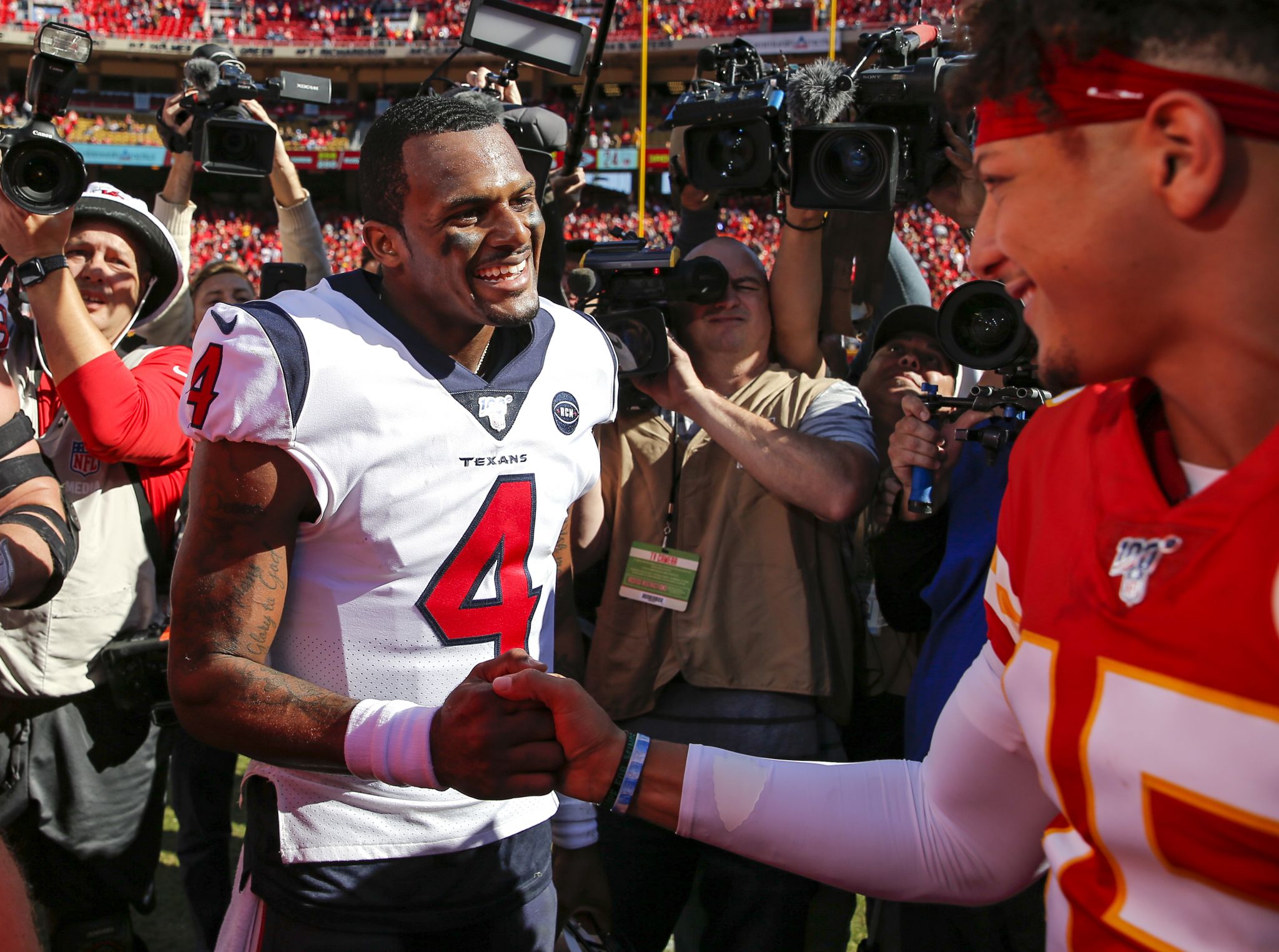 Texans' J.J. Watt salutes Patrick Mahomes on record contract