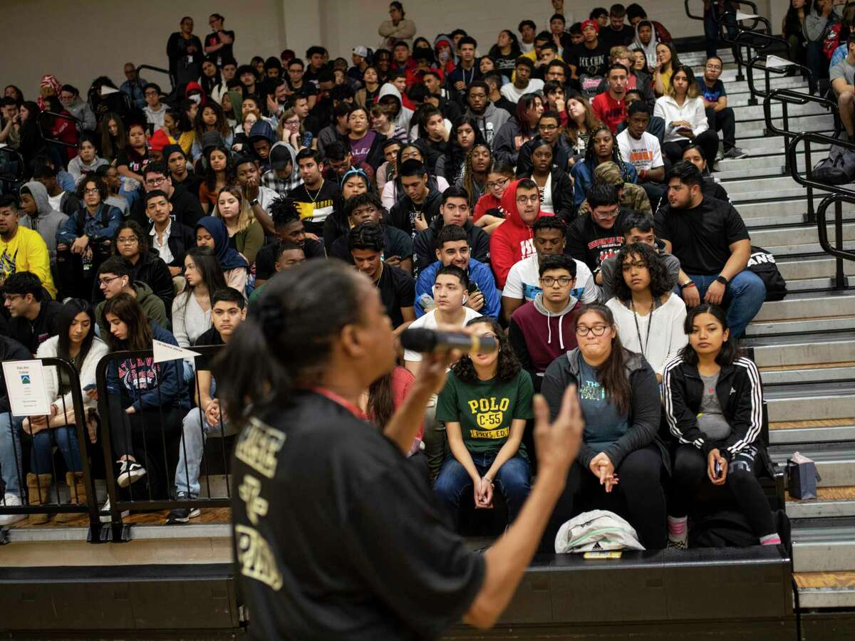 San Antonioarea high school celebrates 100 signup rate for free