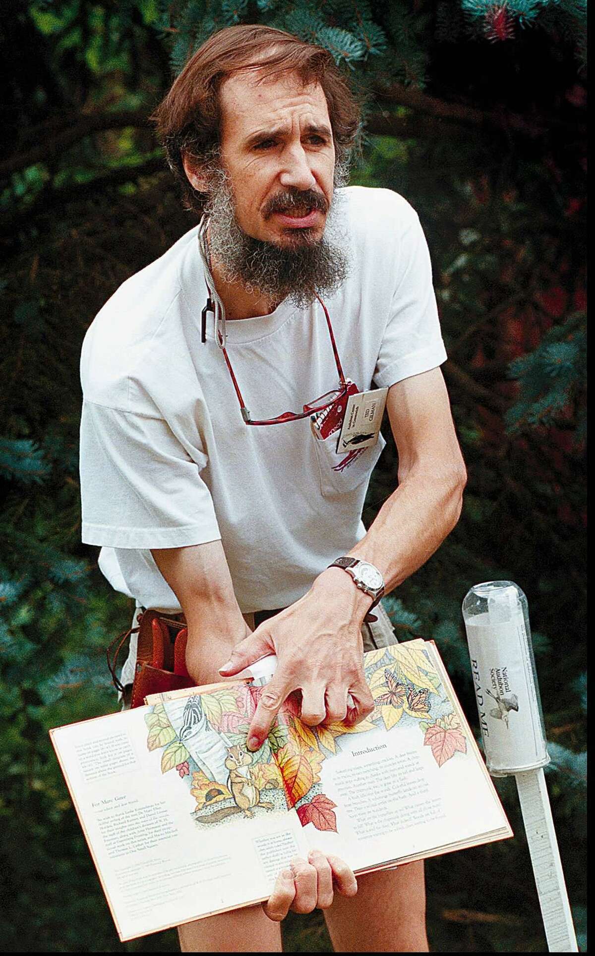 Greenwich. 8/11/98. Enviromental Education Specialist Ted Gilman showing the tour group some of the Animals they might see exploring 'Life on the Forest Floor'. Taken at Greenwich Audubon. Photo/ Mark Conrad COLOR
