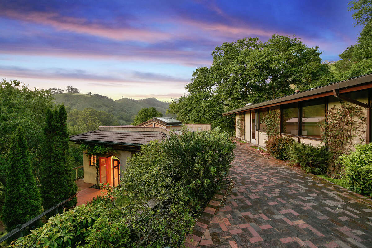 An entire estate in the Berkeley hills for 1.25M? Yes, and with a wine