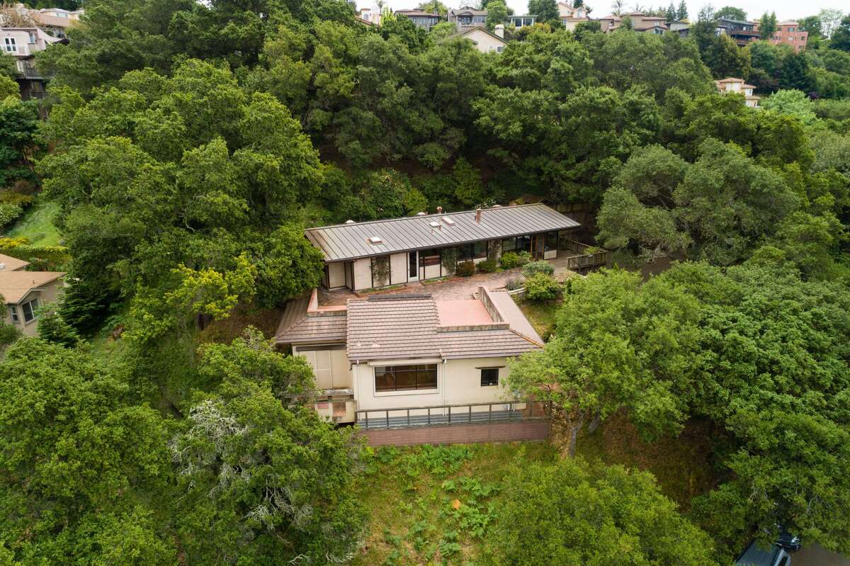 An entire estate in the Berkeley hills for 1.25M? Yes, and with a wine